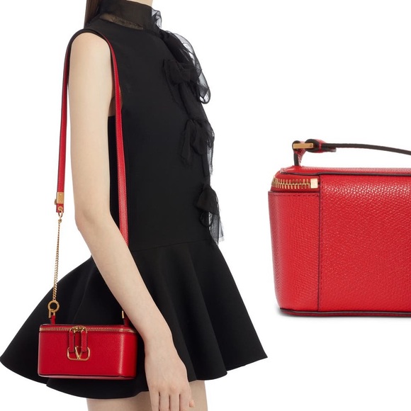 😊SOLD😊 Valentino Garavani Black V-Logo Leather Vanity Case Bag - Picture 10 of 11